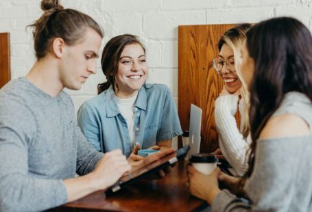 Employees Engagement - A group of friends at a coffee shop